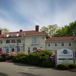 front view of the inn on campus during spring/summer