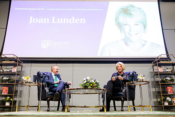 Joan Lunden may be used to asking the questions, but she flipped the script at Endicott College on March 4, sharing colorful stories from her years as host of Good Morning America as part of the second annual Presidential Speaker Series, made possible through a generous commitment from Arlene Battistelli ’60. 